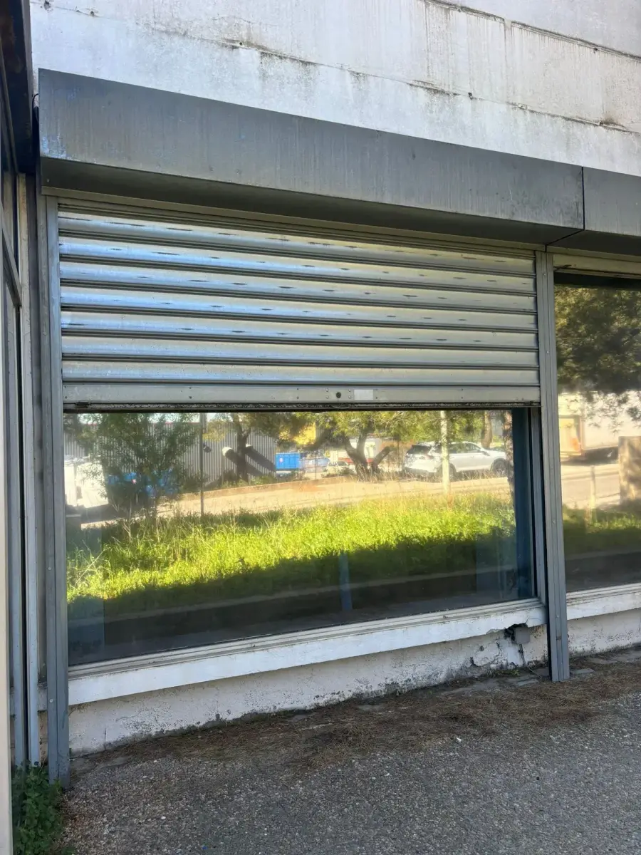 Installation et pose de rideau métallique à Dijon