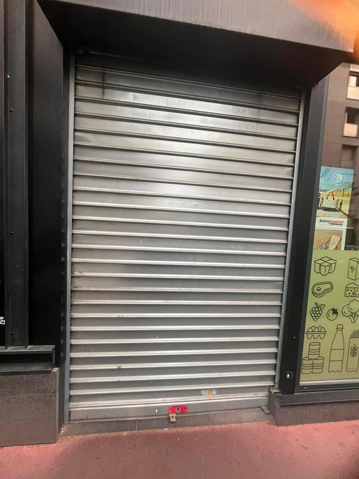 Installation et pose de rideau métallique à Dijon